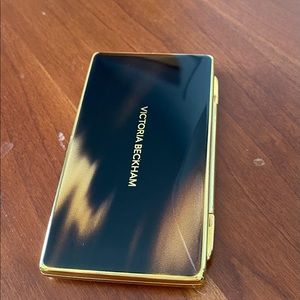 Victoria Beckham Beauty Smoky Eye Brick Signature